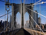 Andando por el puente de Brooklyn
