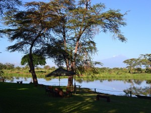 Monte Kilimanjaro visto desde el Lago Sante