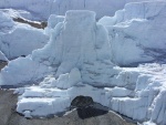 Grandes bloques de hielo en el Kilimanjaro