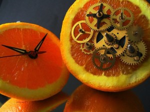 Postal: Naranja convertida en reloj