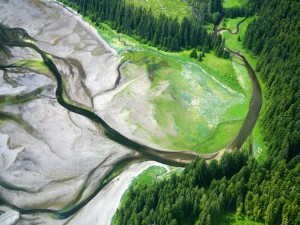 Postal: El curso de un río visto desde el aire