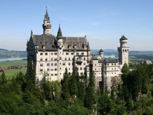 Postal: El castillo de Neuschwanstein visto de cerca