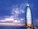 El hotel Burj Al Arab pegado al mar