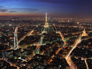 Postal: Vista nocturna de la ciudad de París