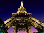 Bajo la Torre Eiffel