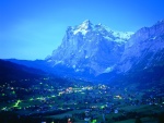Noche en el pueblo de la montaña