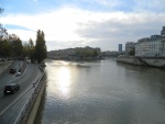 Autopista Georges-Pompidou y el río Sena en París, Francia