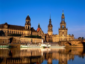 Postal: El río Elba y arquitectura barroca en la ciudad de Dresden