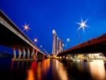 Puentes en la noche de Singapur
