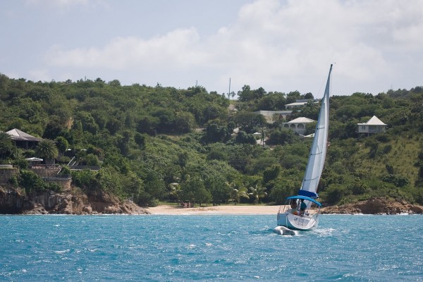Navegando en Antigua (Caribe)