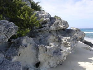 Inmensa roca en Long Island, Bahamas