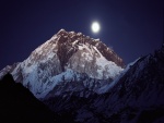 La luna llena y la gran montaña