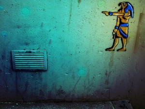 Postal: Un egipcio en la pared