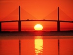 El sol bajo el puente