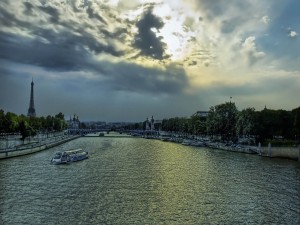 Barcos en el río Sena, París