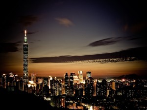 El rascacielos mas alto visto en la noche