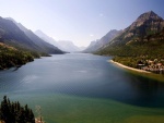 Lago en el Parque Nacional Waterton Lakes, Canadá