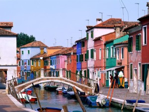 Postal: Pequeño puente en Burano, Venecia