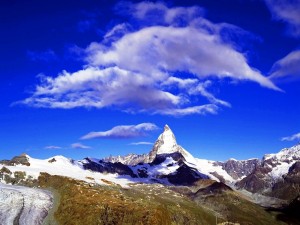 Postal: La sombra de las nubes en la montaña