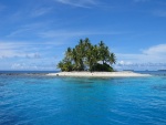 Pequeña isla en el mar
