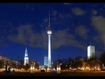 Vista nocturna del Fernsehturm Berlin, Berlín