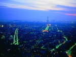 Vista aérea de París al anochecer