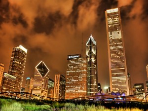Postal: Edificios y el cielo nocturno de Chicago