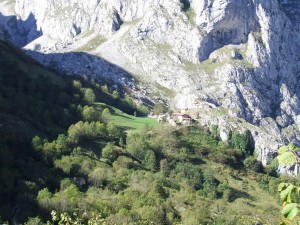Pueblo en la montaña, Bulnes (Asturias)