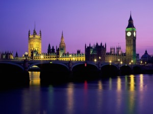 Vista nocturna del Big Ben y el Palacio de Westminster, Londres