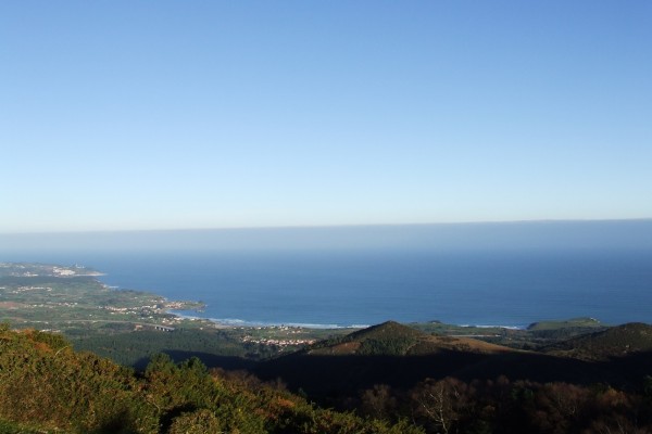 Vista del mar Cantábrico y la costa de Asturias
