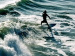 Surfista en movimiento