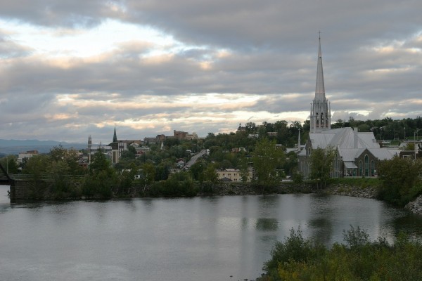 Iglesia junto al lago