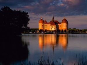 Postal: El castillo de Moritzburg visto al atardecer