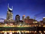 Anochecer en el centro de Nashville, Tennessee