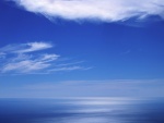 Colores azules en el mar y el cielo