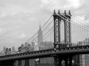 El puente de Manhattan en blanco y negro