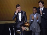 Cristiano llora al recibir el Balón de Oro 2013