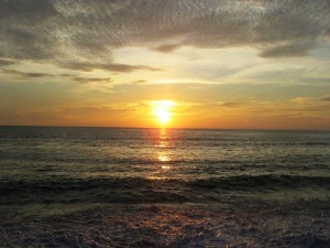 Postal: El mar y el sol al atardecer