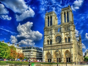 Postal: Día caluroso en la Catedral de Notre Dame (París)