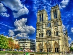 Día caluroso en la Catedral de Notre Dame (París)