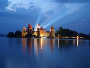 Noche en el castillo de Trakai, Lituania