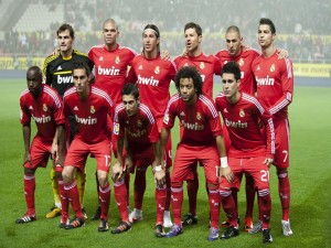 Postal: El Real Madrid de rojo