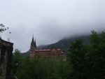 Niebla en la Basílica de Covadonga (Asturias, España)