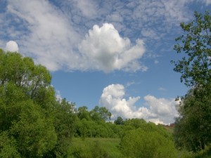 Cielo con nubes en el campo
