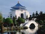Puente en el Salón Conmemorativo de Chiang Kai-Shek (Taiwan)