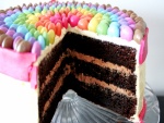 Colorida tarta de chocolate