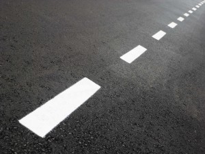 Líneas en el asfalto