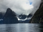 Paseando en una embarcación por un lago de Nueva Zelanda