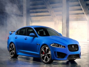 Postal: Jaguar XFR-S, berlina azul