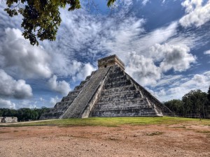 Postal: Templo de Kukulkán (península de Yucatán)